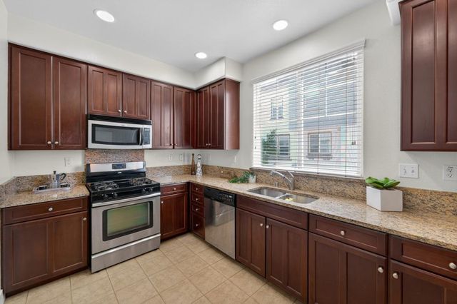 413 17th St, Sacramento, CA 95811