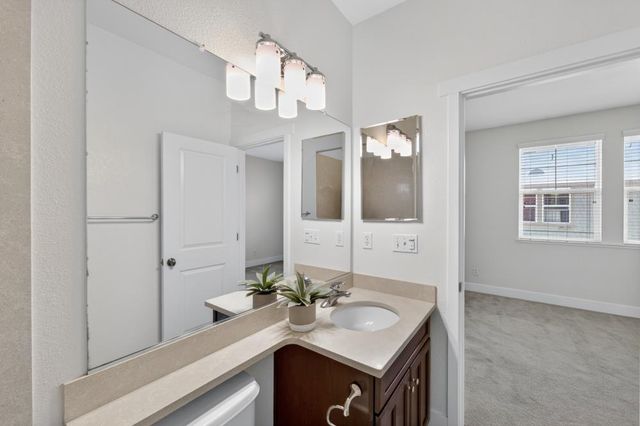 413 17th St, Sacramento, CA 95811