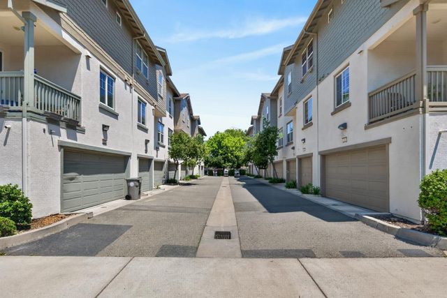 413 17th St, Sacramento, CA 95811