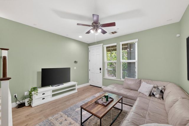 413 17th St, Sacramento, CA 95811