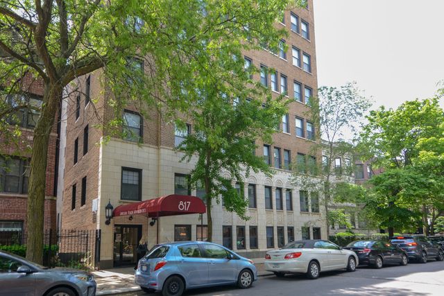 817 W Lakeside Place 402, Chicago, IL 60640