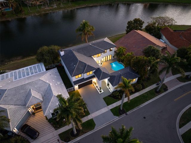 10790 Haydn Dr, Boca Raton, FL 33498