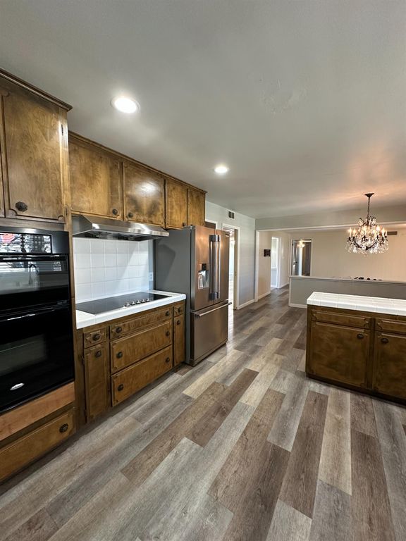 Image 10 of property listing at 1310 W Magill Avenue, Fresno, CA 93711