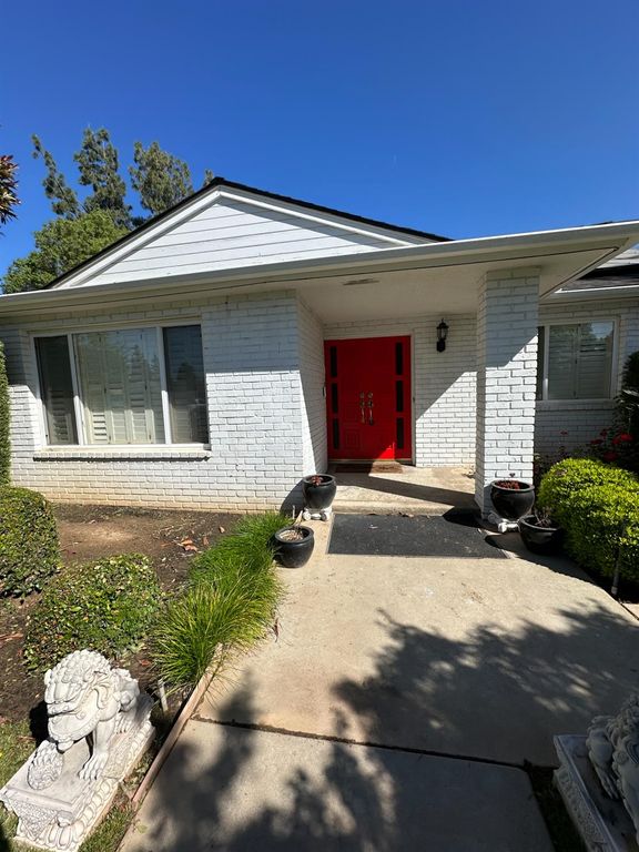 Image 2 of property listing at 1310 W Magill Avenue, Fresno, CA 93711