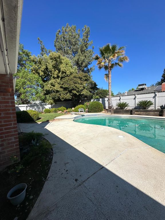 Image 32 of property listing at 1310 W Magill Avenue, Fresno, CA 93711