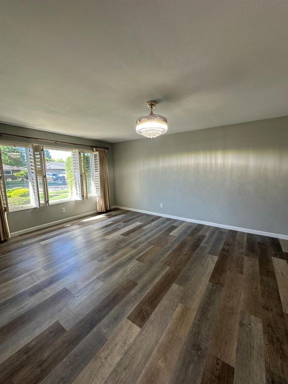 Image 4 of property listing at 1310 W Magill Avenue, Fresno, CA 93711