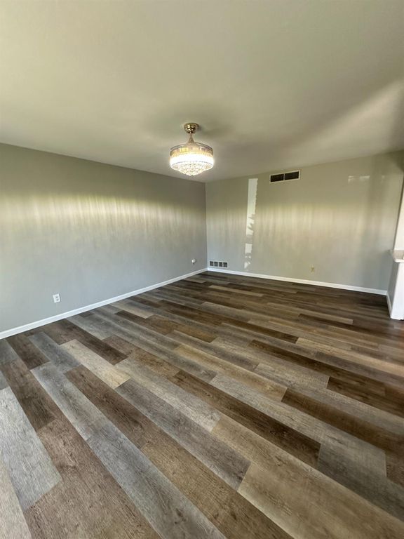 Image 5 of property listing at 1310 W Magill Avenue, Fresno, CA 93711