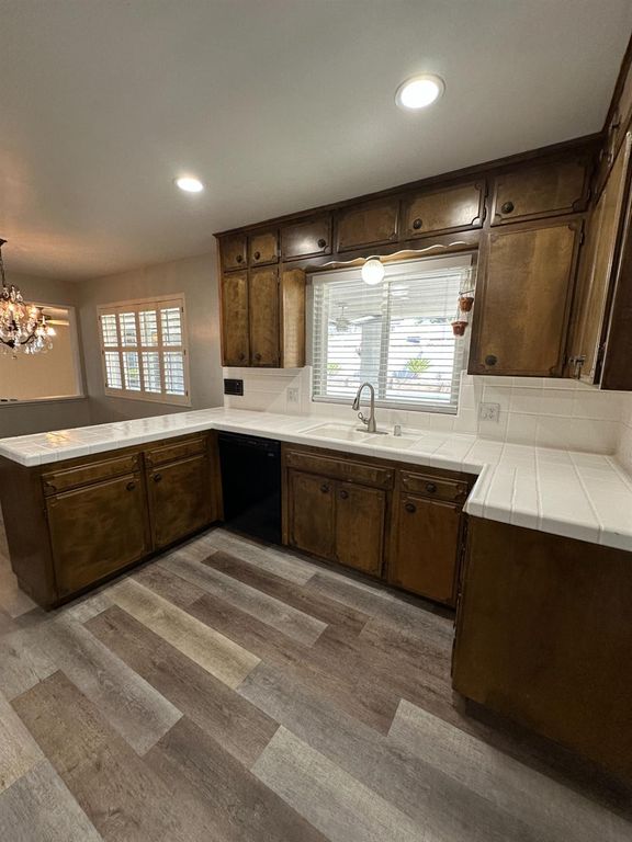 Image 9 of property listing at 1310 W Magill Avenue, Fresno, CA 93711