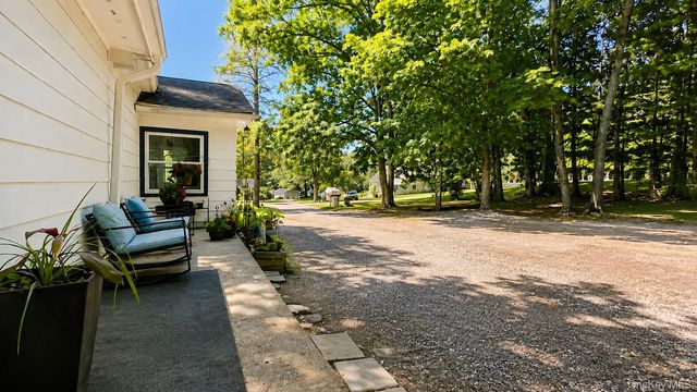 16 Upper Hillman Road, Warwick, NY 10990