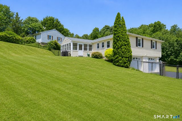 4 Pierson Drive, West Haven, CT 06516