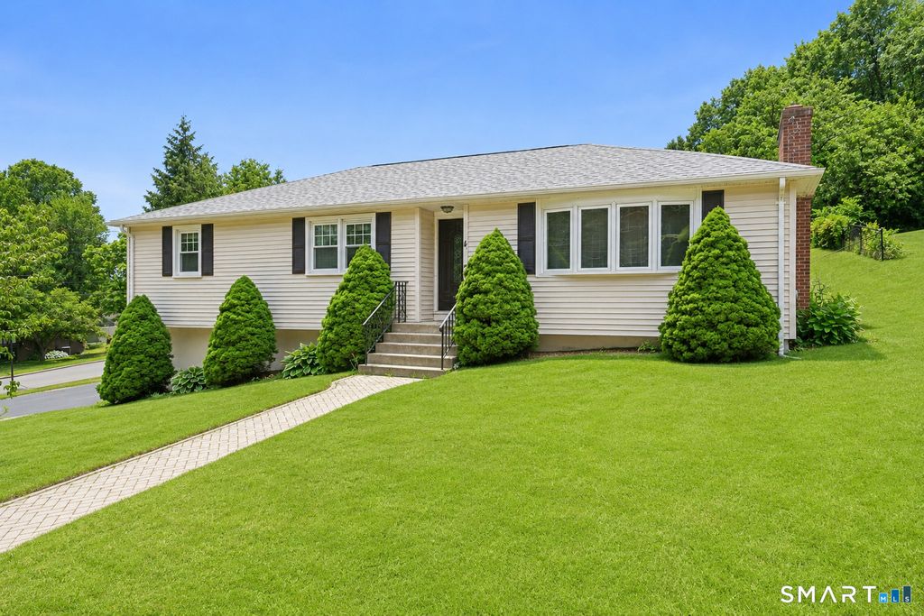 4 Pierson Drive, West Haven, CT 06516