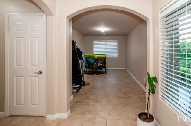 10706 Montemar Drive, Bakersfield, CA 93311