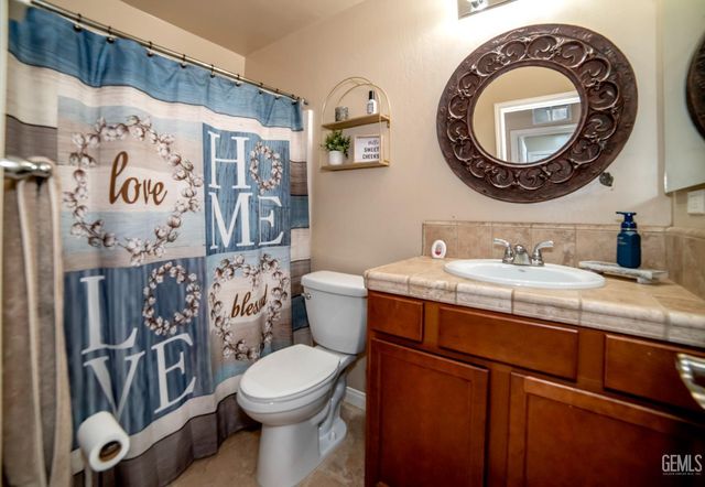 10706 Montemar Drive, Bakersfield, CA 93311