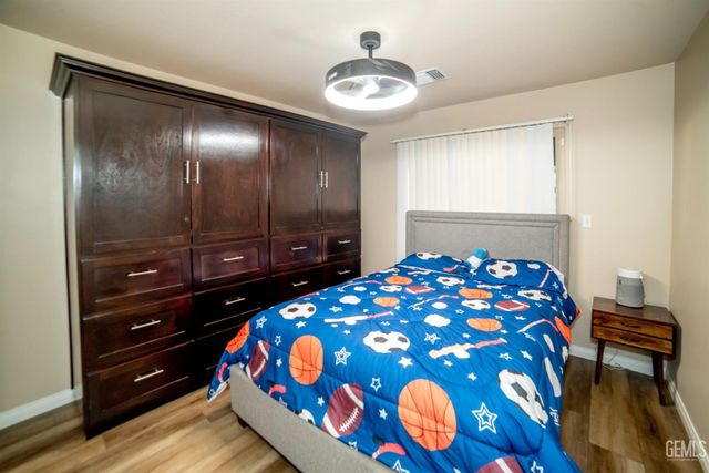 10706 Montemar Drive, Bakersfield, CA 93311