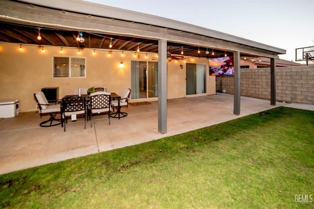 10706 Montemar Drive, Bakersfield, CA 93311
