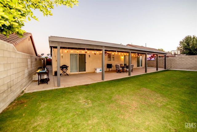 10706 Montemar Drive, Bakersfield, CA 93311