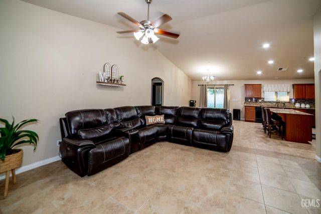 10706 Montemar Drive, Bakersfield, CA 93311