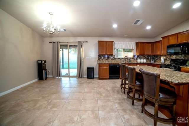 10706 Montemar Drive, Bakersfield, CA 93311