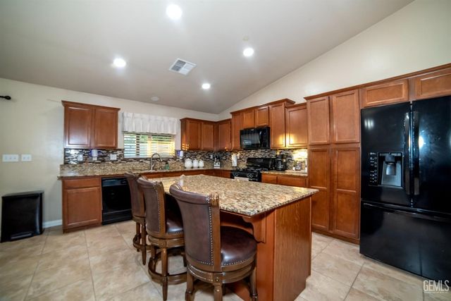 10706 Montemar Drive, Bakersfield, CA 93311