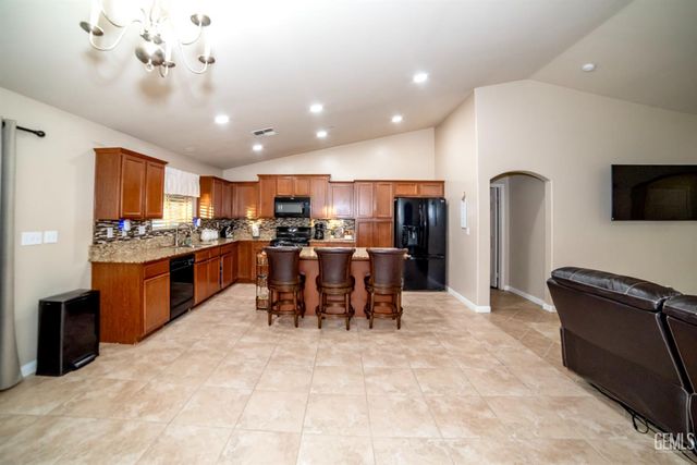 10706 Montemar Drive, Bakersfield, CA 93311