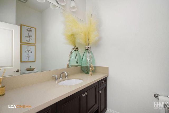 11702 Raindrop Lane, Bakersfield, CA 93311