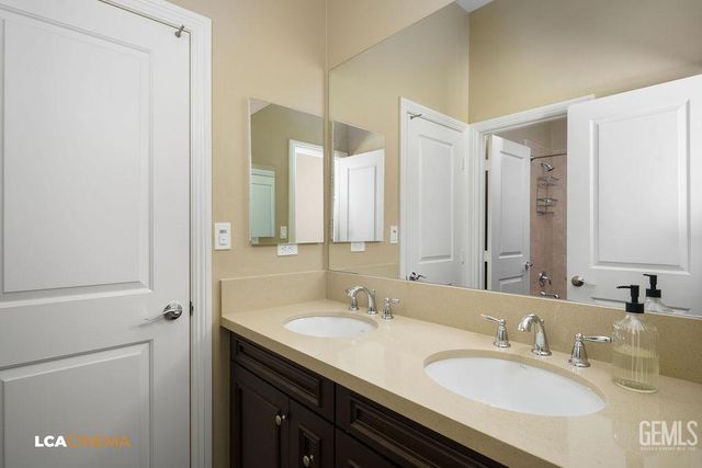 11702 Raindrop Lane, Bakersfield, CA 93311