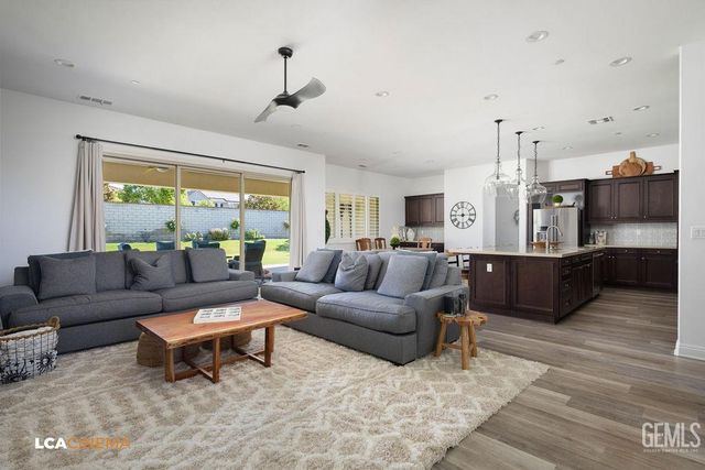 11702 Raindrop Lane, Bakersfield, CA 93311