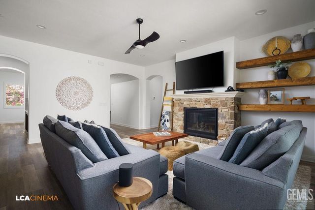 11702 Raindrop Lane, Bakersfield, CA 93311