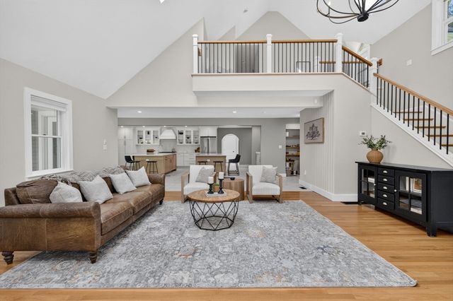 4 Fairway Dr, Andover, MA 01810