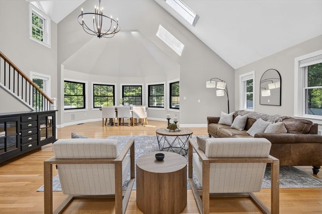 4 Fairway Dr, Andover, MA 01810