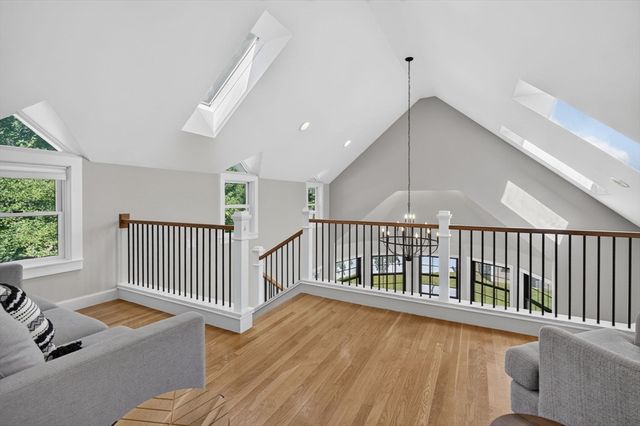 4 Fairway Dr, Andover, MA 01810