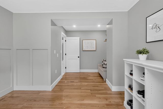 4 Fairway Dr, Andover, MA 01810