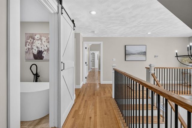4 Fairway Dr, Andover, MA 01810