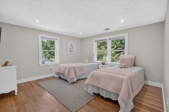 4 Fairway Dr, Andover, MA 01810