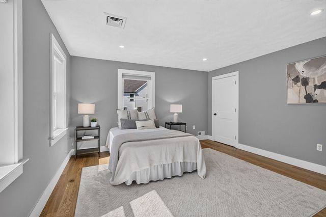 4 Fairway Dr, Andover, MA 01810