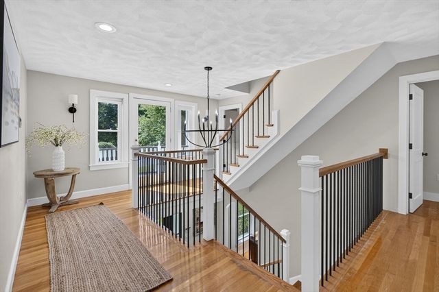 4 Fairway Dr, Andover, MA 01810