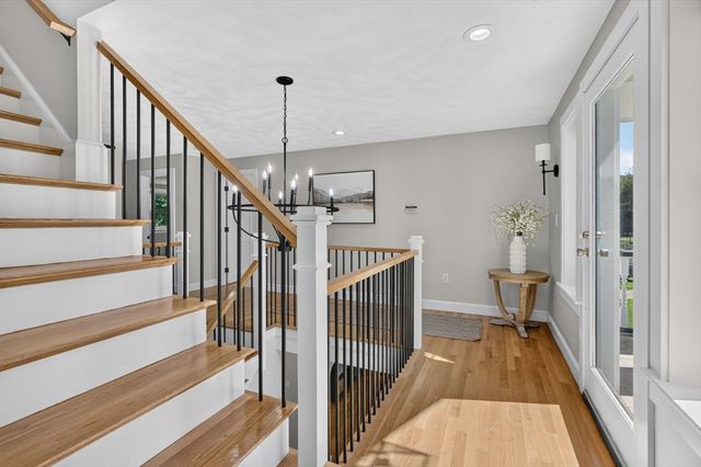 4 Fairway Dr, Andover, MA 01810
