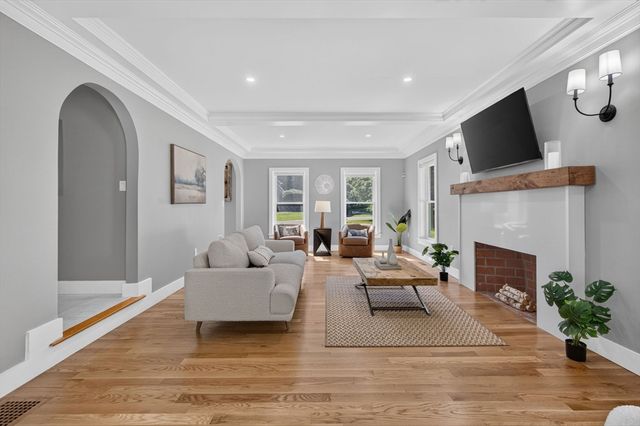 4 Fairway Dr, Andover, MA 01810