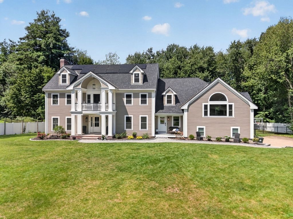 4 Fairway Dr, Andover, MA 01810