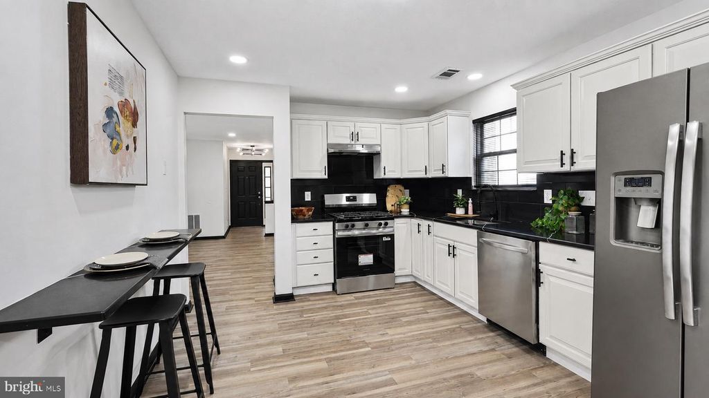93 TATTERSALL DR, Burlington, NJ 08016