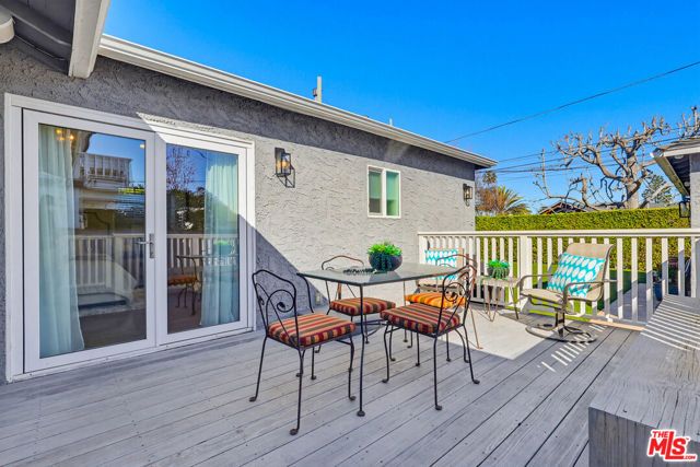 8344 Kenyon Avenue, Los Angeles, CA 90045