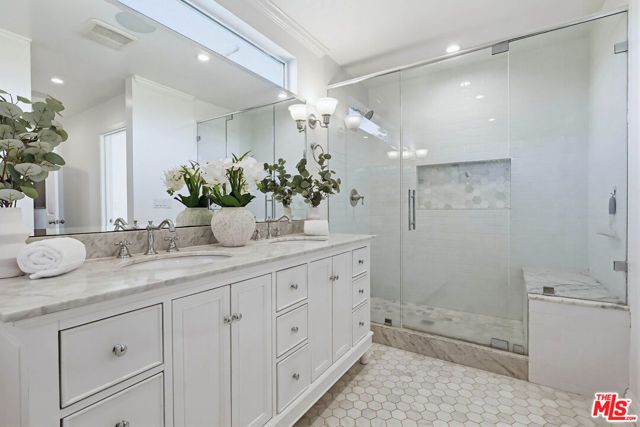 8344 Kenyon Avenue, Los Angeles, CA 90045