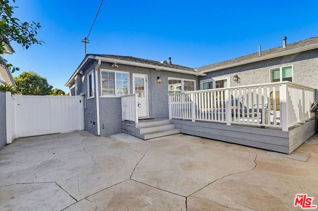 8344 Kenyon Avenue, Los Angeles, CA 90045