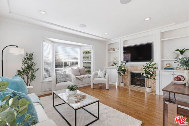 8344 Kenyon Avenue, Los Angeles, CA 90045