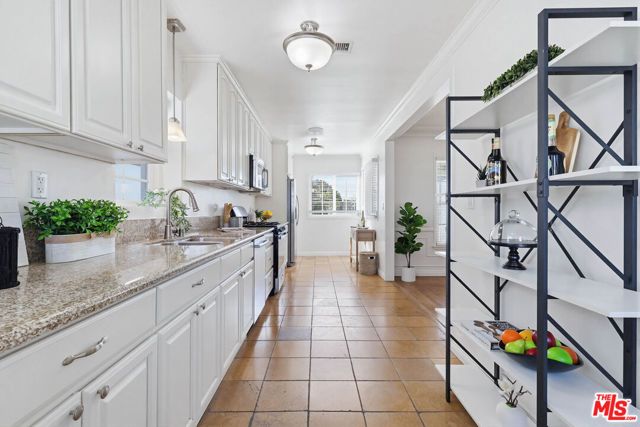 8344 Kenyon Avenue, Los Angeles, CA 90045