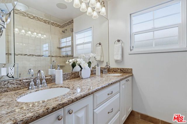 8344 Kenyon Avenue, Los Angeles, CA 90045