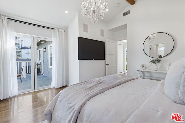 8344 Kenyon Avenue, Los Angeles, CA 90045