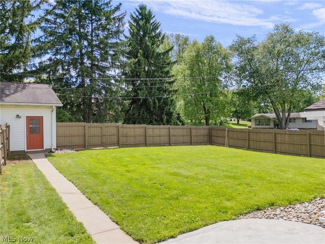 5544 Fairwood Avenue NW, North Canton, OH 44720