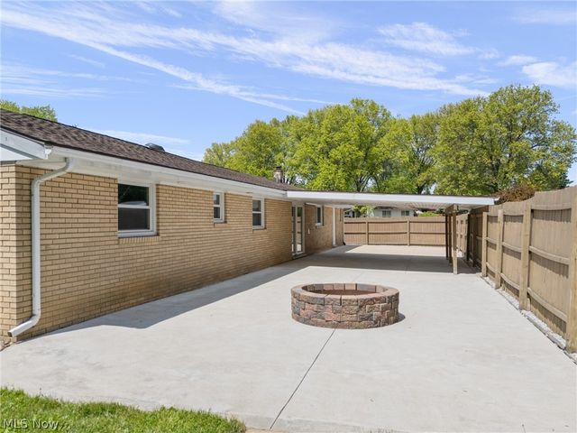 5544 Fairwood Avenue NW, North Canton, OH 44720