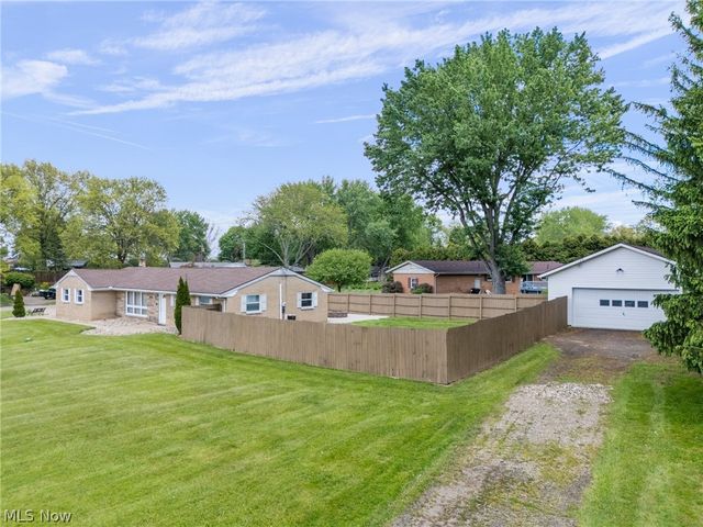 5544 Fairwood Avenue NW, North Canton, OH 44720